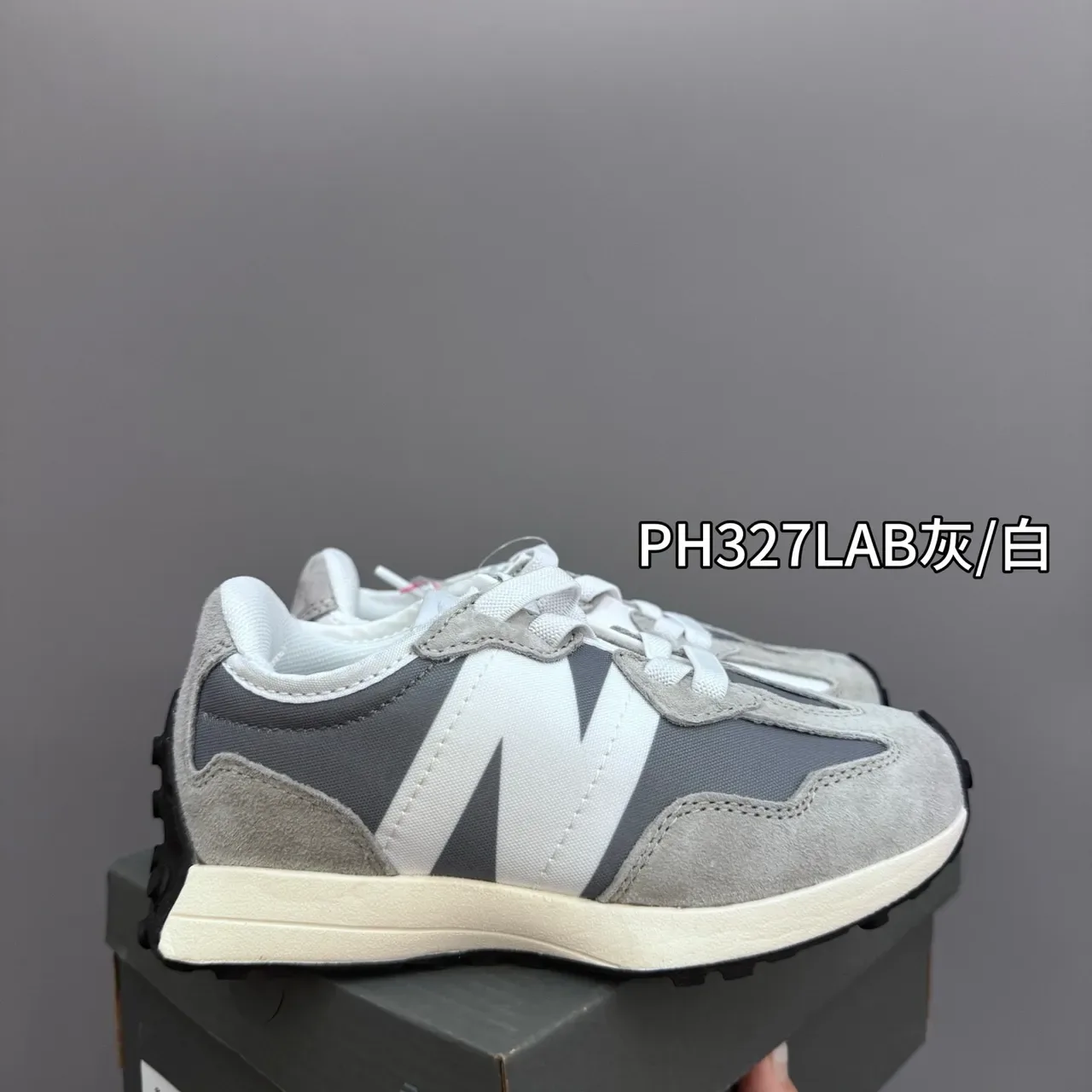 New Balance Sneakers lifestyle rose gris à collet bas et tige multicouche 10