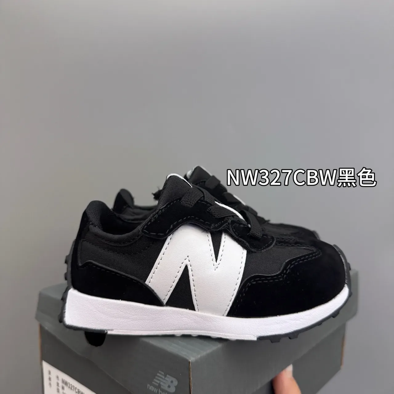 New Balance Sneakers lifestyle rose gris à collet bas et tige multicouche 11