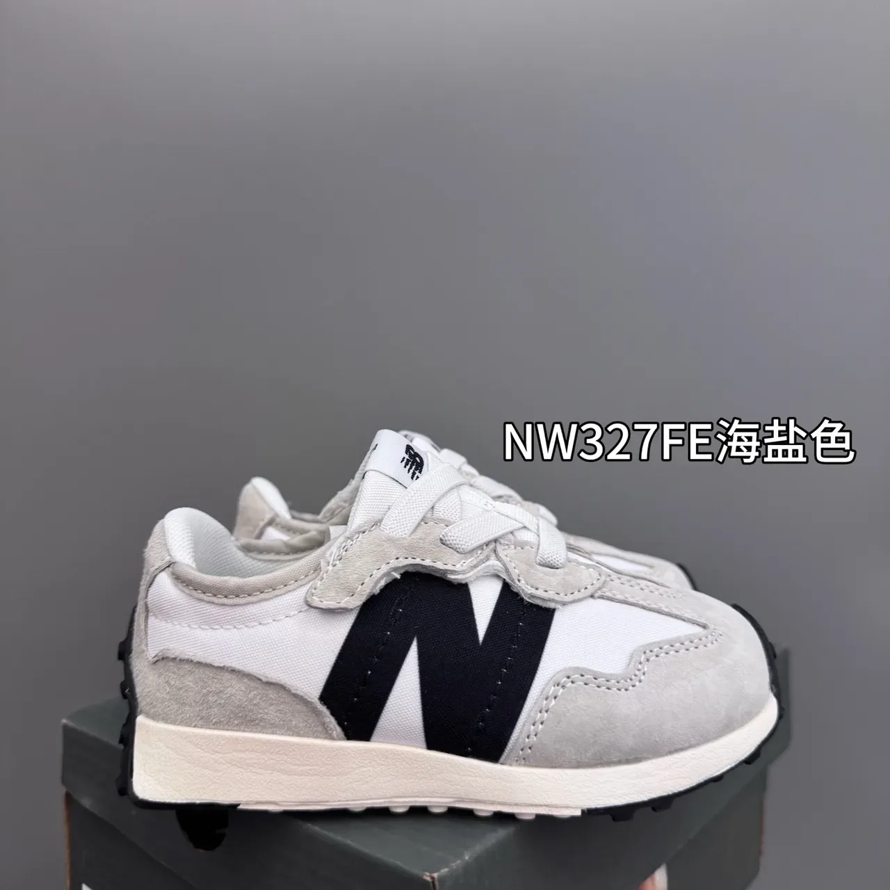 New Balance Sneakers lifestyle rose gris à collet bas et tige multicouche 12
