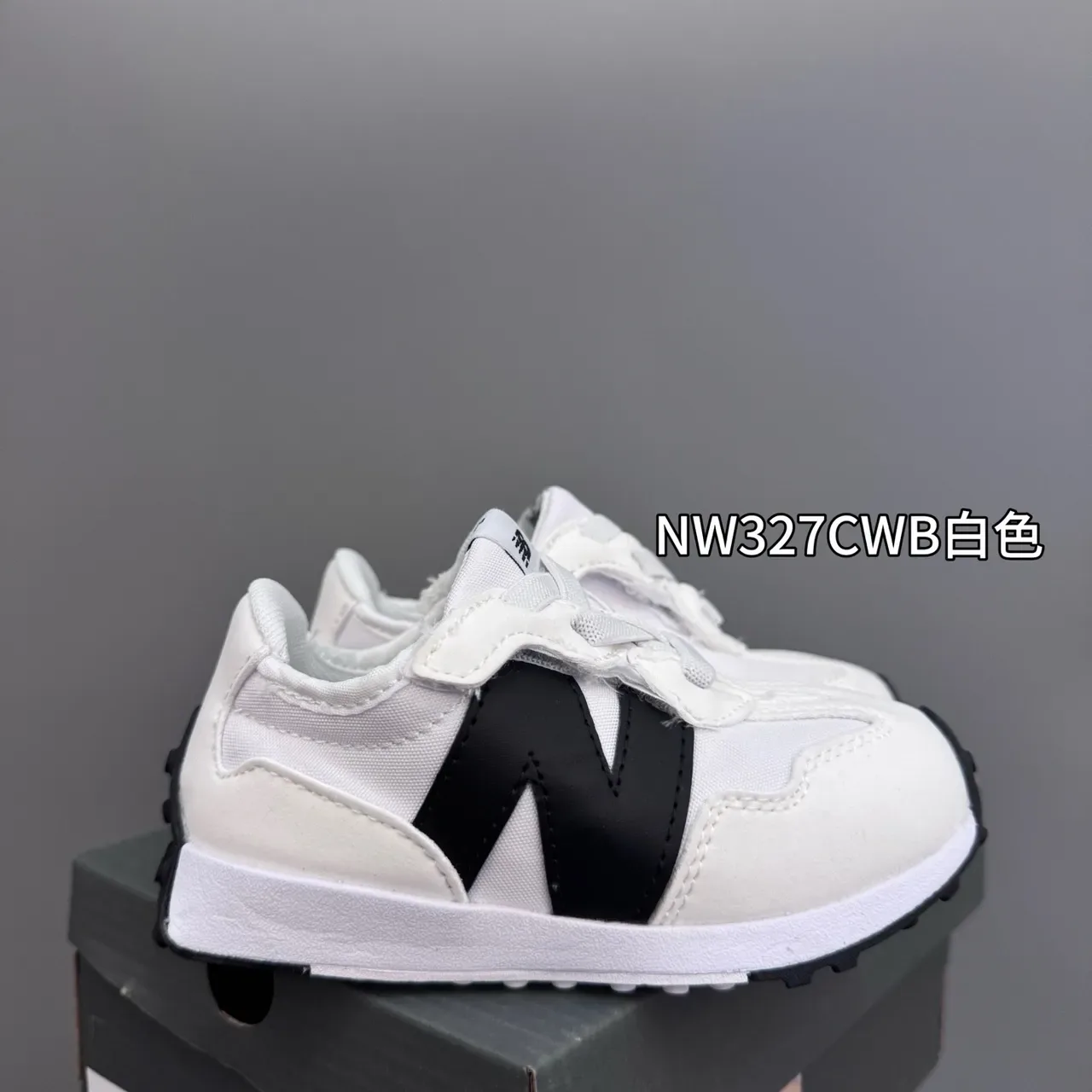 New Balance Sneakers lifestyle rose gris à collet bas et tige multicouche 15