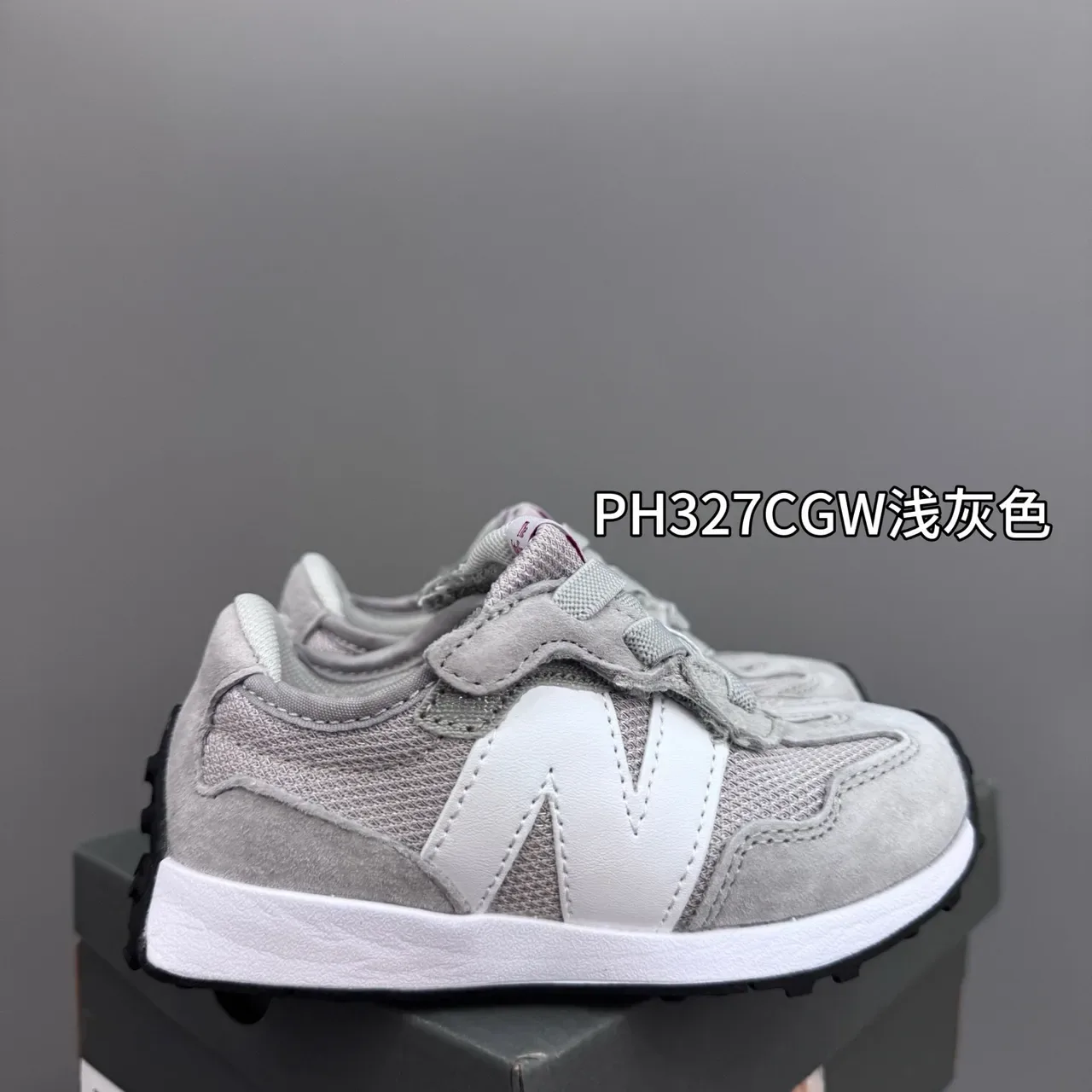 New Balance Sneakers lifestyle rose gris à collet bas et tige multicouche 17