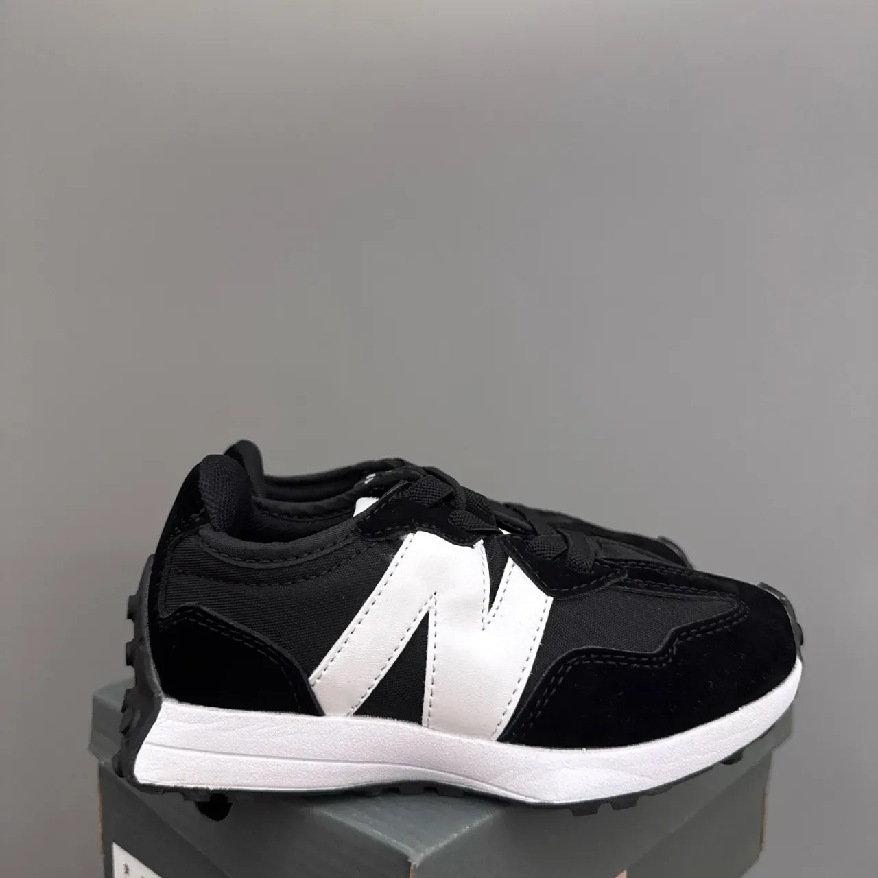 New Balance Sneakers lifestyle rose gris à collet bas et tige multicouche 19