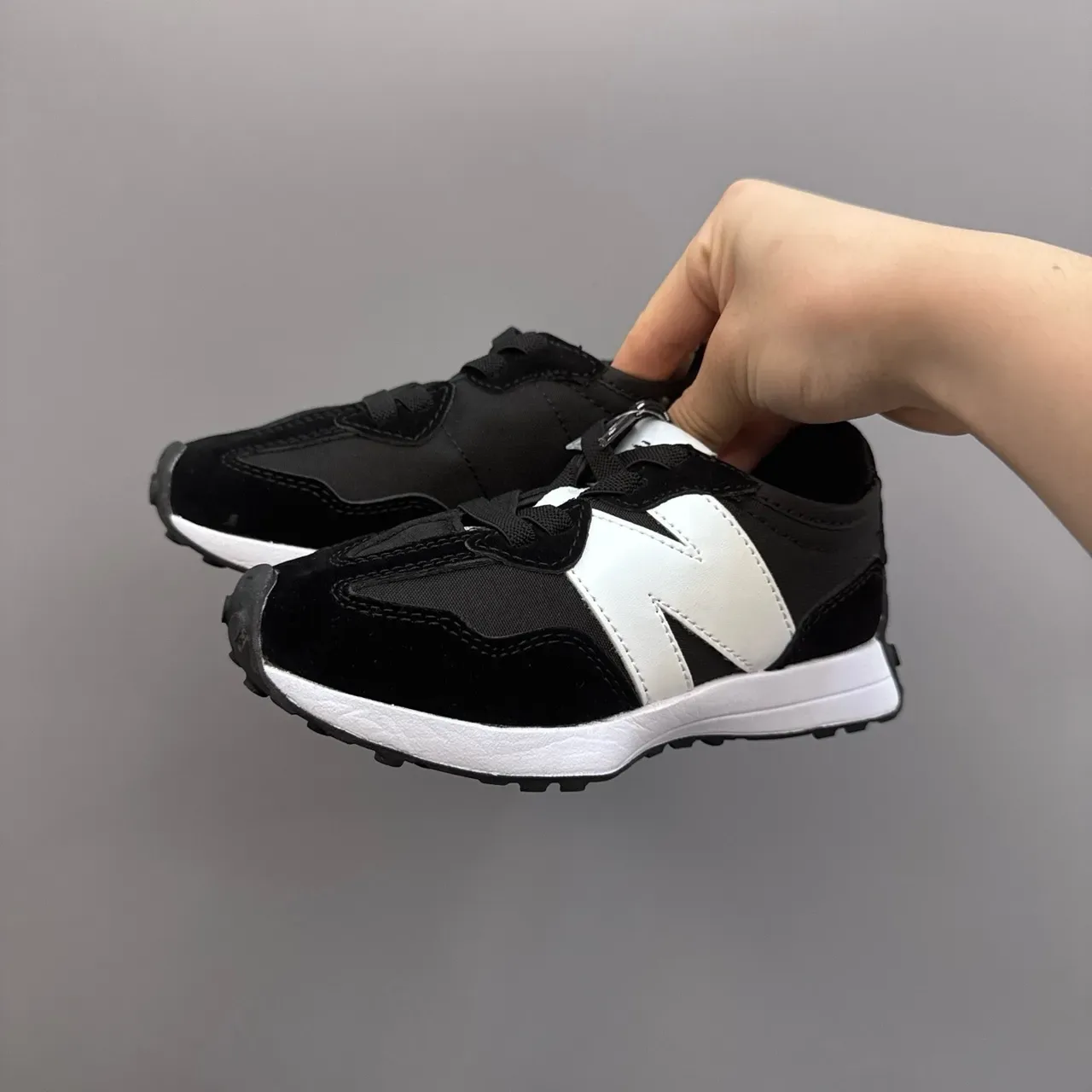 New Balance Sneakers lifestyle rose gris à collet bas et tige multicouche 21