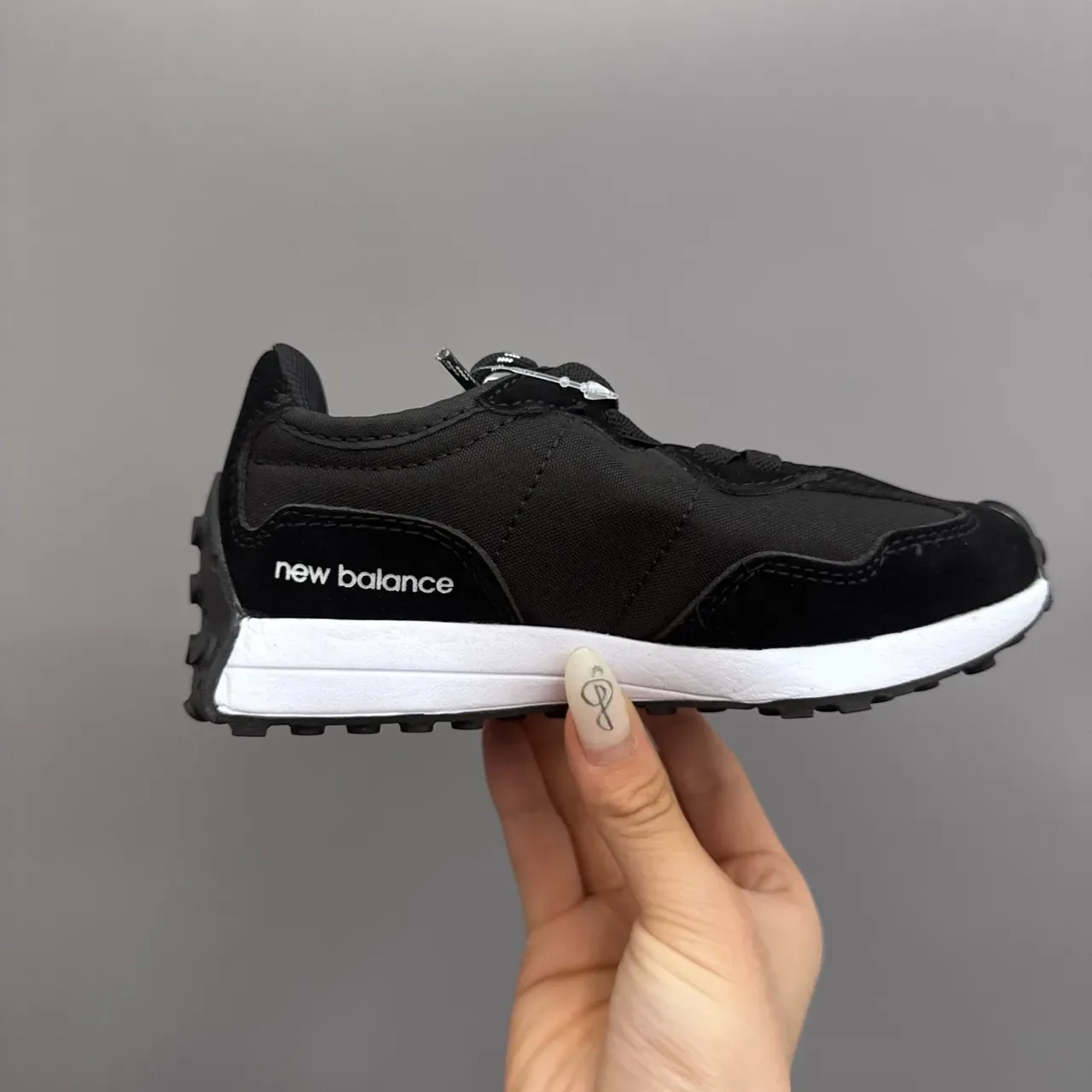 New Balance Sneakers lifestyle rose gris à collet bas et tige multicouche 22