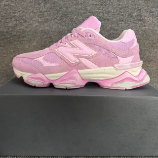 New Balance rose blanc sculpté midsole mixte daim et maille tige chunky sneakers