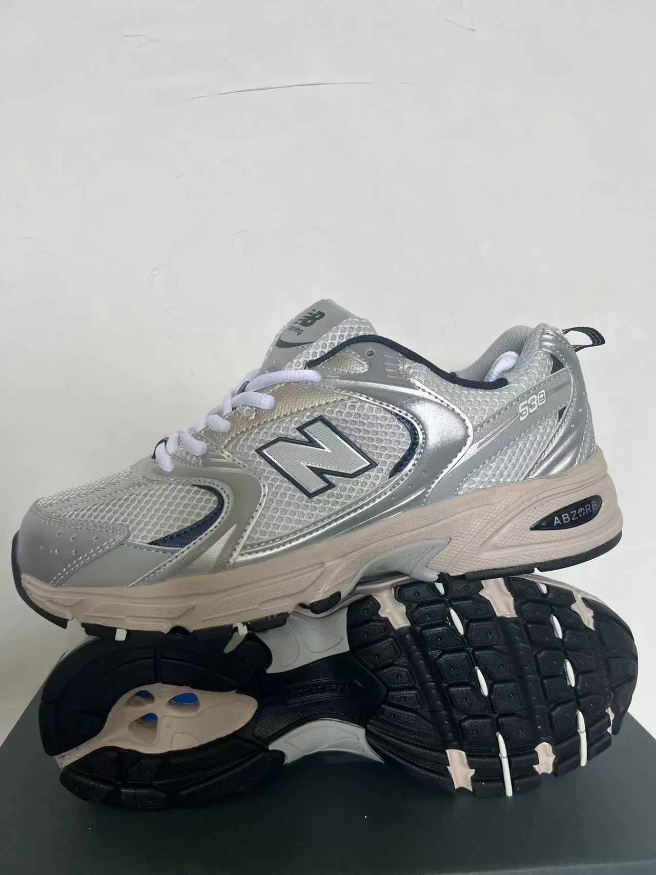 New Balance Plata Negro Malla Y Superposición Sintética Construcción Silueta de Corredor Retro Zapatos Lifestyle 2