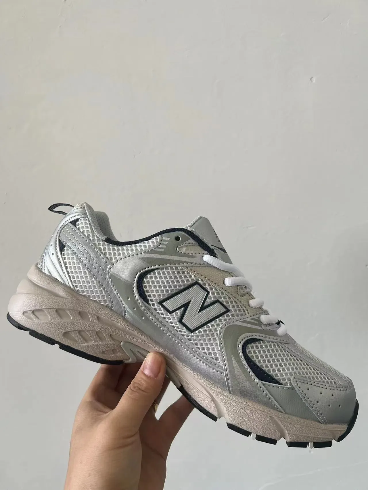 New Balance Plata Negro Malla Y Superposición Sintética Construcción Silueta de Corredor Retro Zapatos Lifestyle 4