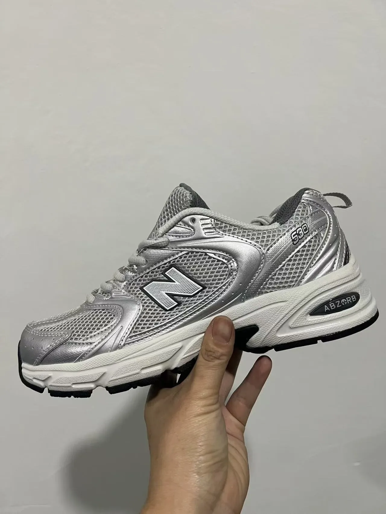 New Balance Silver White Metallic Mesh And Synthetic Upper Chunky Sculpted Midsole Lifestyle Sneakers 2