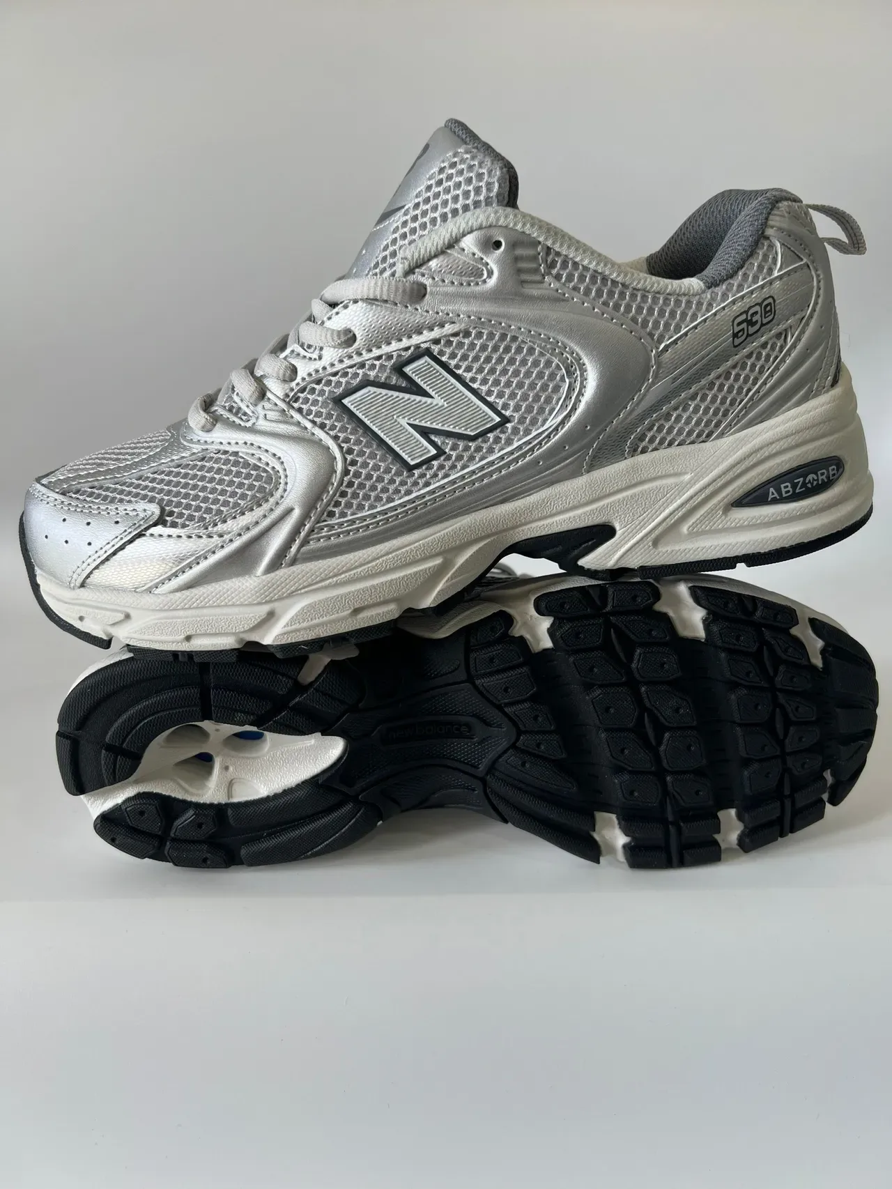 New Balance Silver White Metallic Mesh And Synthetic Upper Chunky Sculpted Midsole Lifestyle Sneakers 3