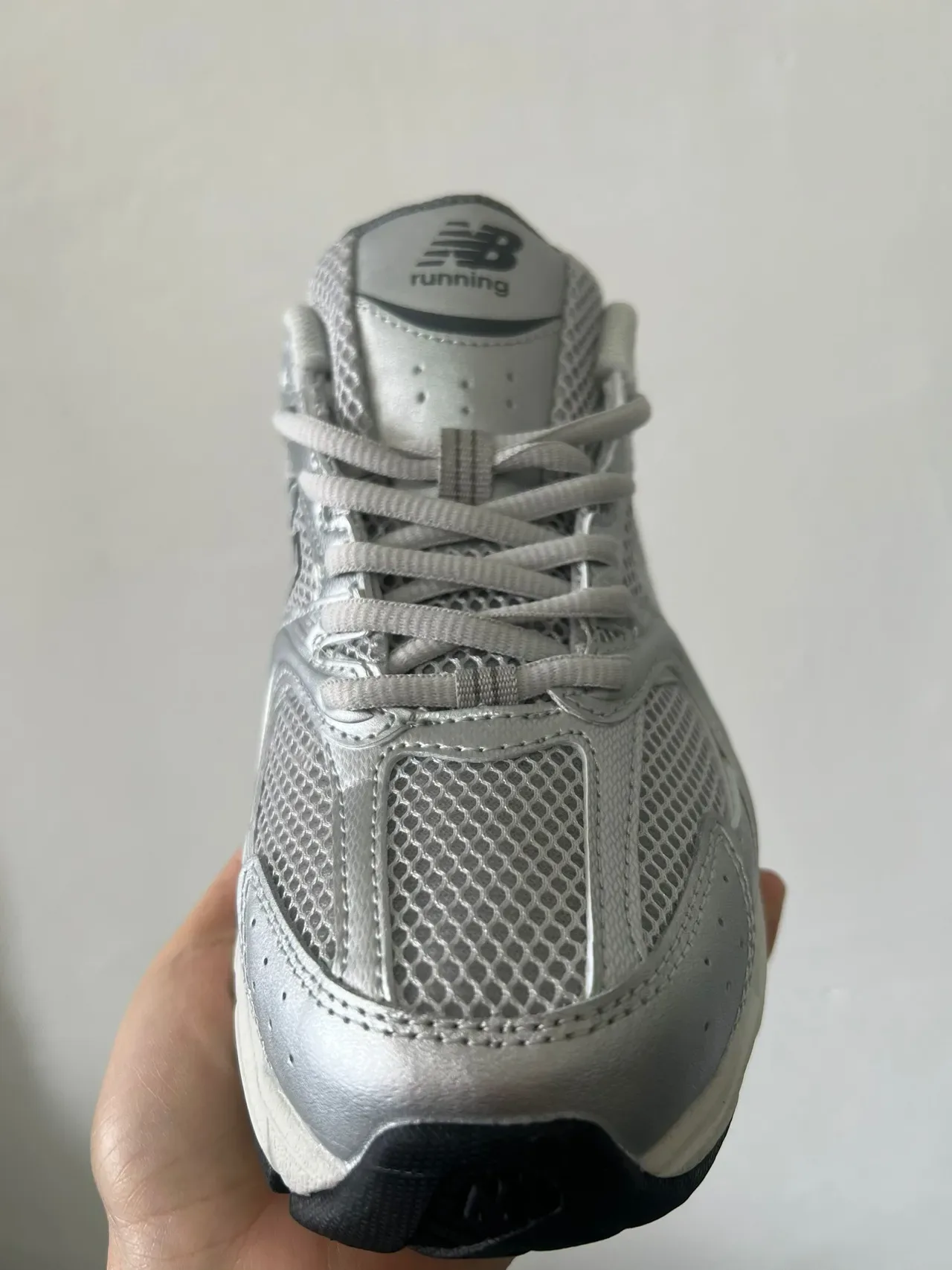 New Balance Silver White Metallic Mesh And Synthetic Upper Chunky Sculpted Midsole Lifestyle Sneakers 4