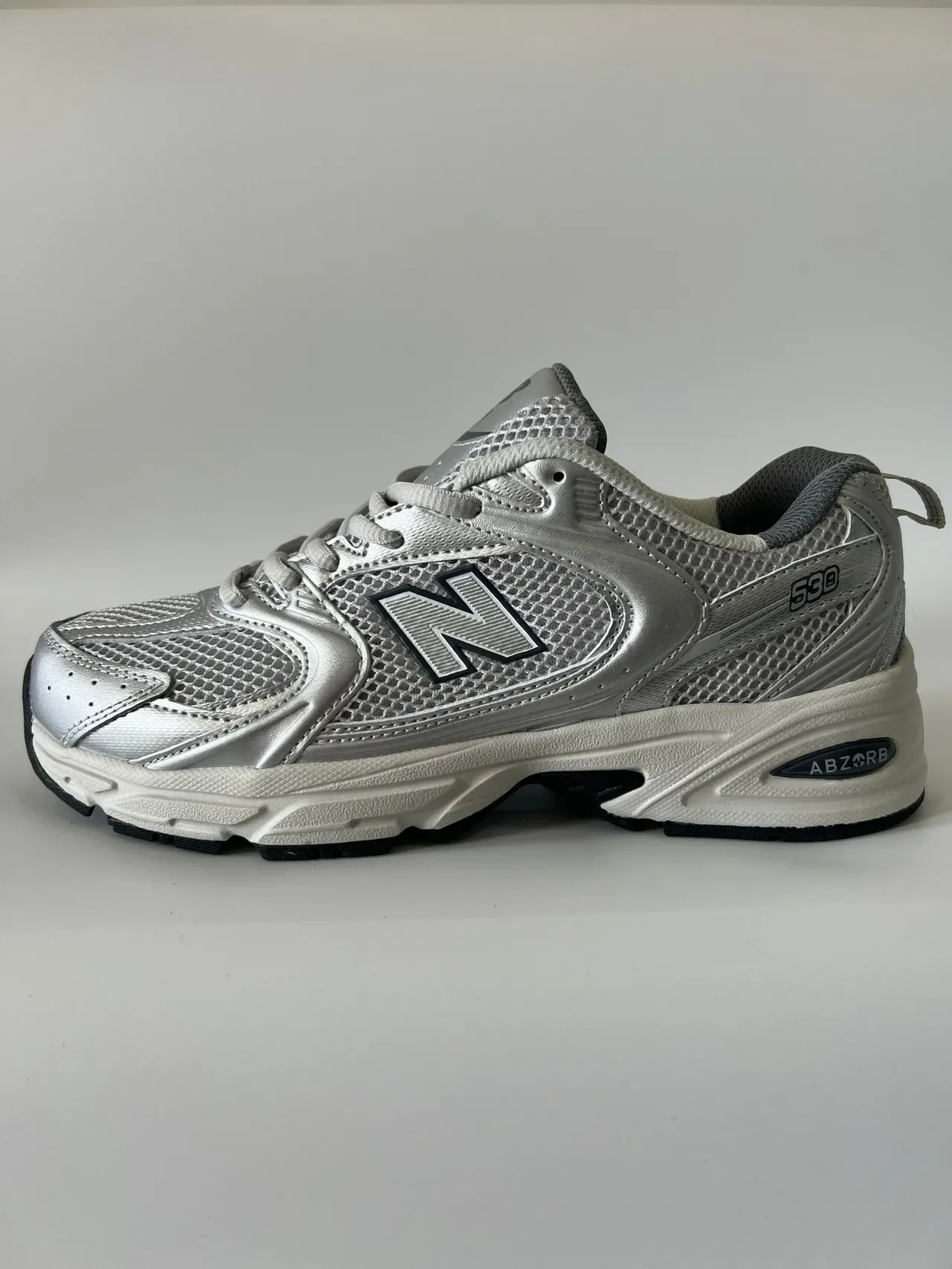 New Balance Silver White Metallic Mesh And Synthetic Upper Chunky Sculpted Midsole Lifestyle Sneakers 7