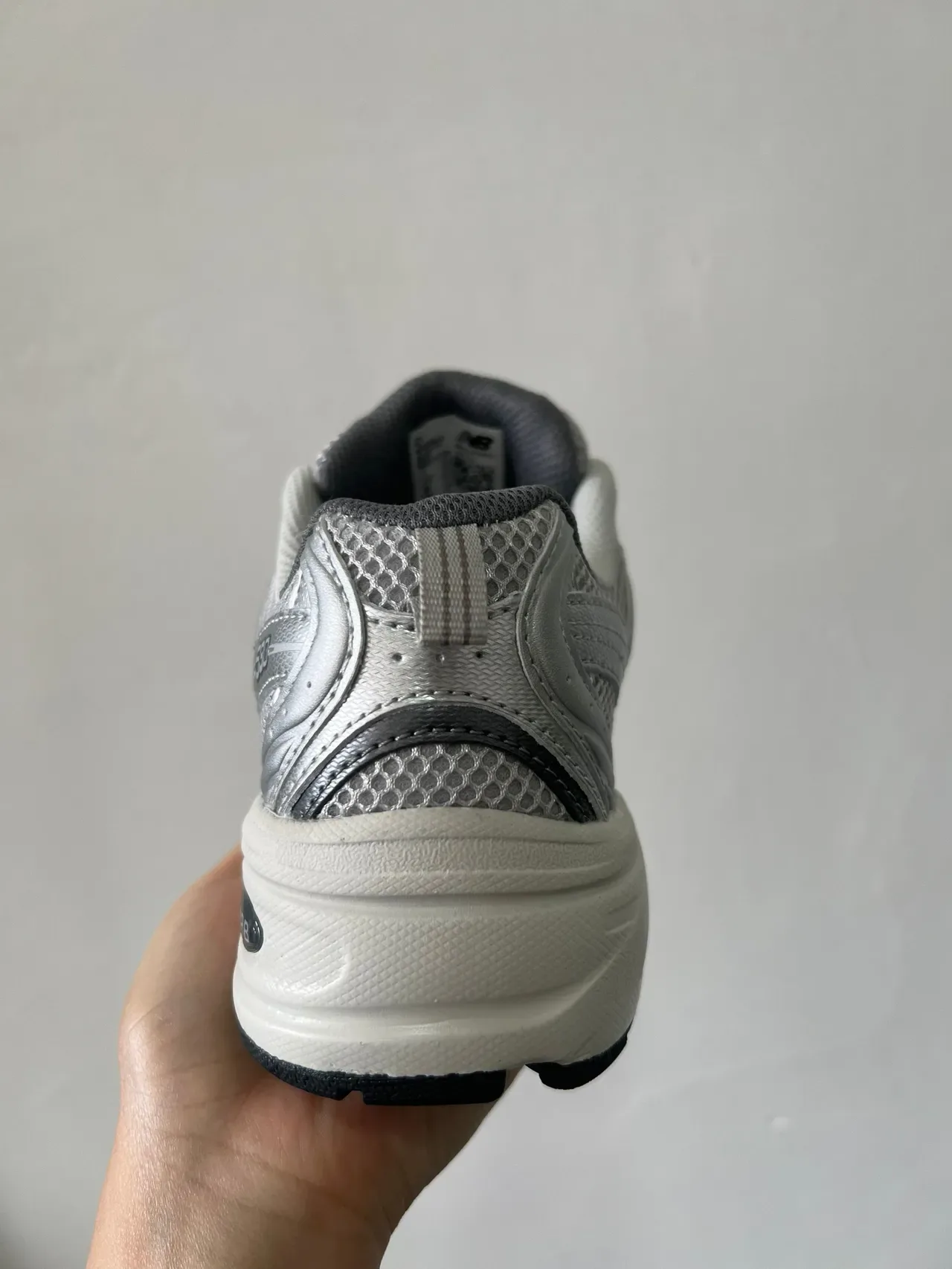 New Balance Silver White Metallic Mesh And Synthetic Upper Chunky Sculpted Midsole Lifestyle Sneakers 9
