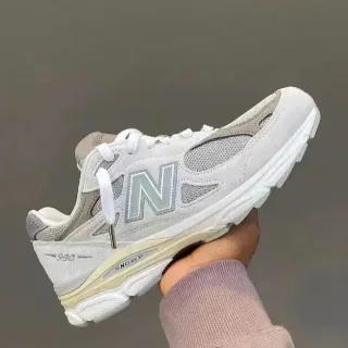 New Balance White Gray Layered Mesh And Suede Upper Multi-Density Midsole Chunky Sneakers