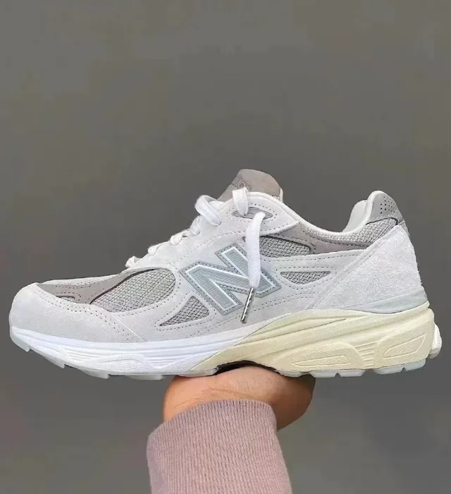 New Balance Sapatilhas Chunky Brancas e Cinza com Camada de Malha e Camurça Suela de Densidade Múltipla 3