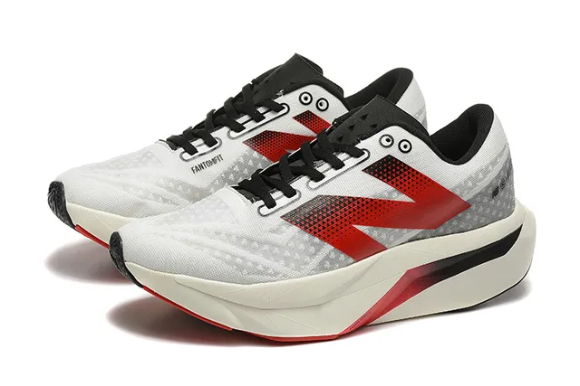 New Balance حذاء جري أبيض أحمر علوة شبكية مهندسة منحوتة FuelCell كعب وسط 3