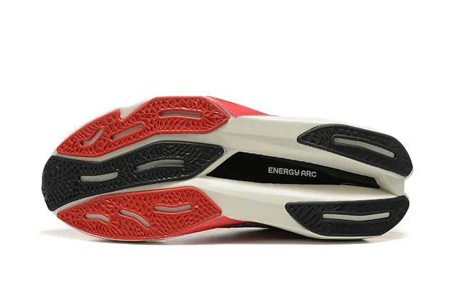 New Balance حذاء جري أبيض أحمر علوة شبكية مهندسة منحوتة FuelCell كعب وسط 5