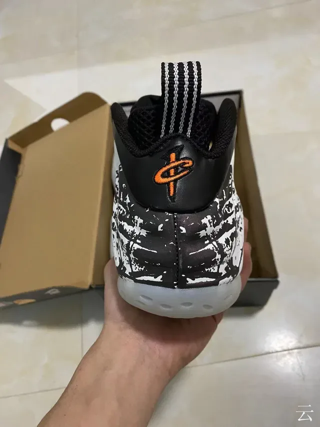 Nike Air Foamposite One 黑白喷溅篮球鞋 6