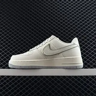 Nike Air Force 1 बेज ग्रे लो-टॉप लाइफस्टाइल स्नीकर