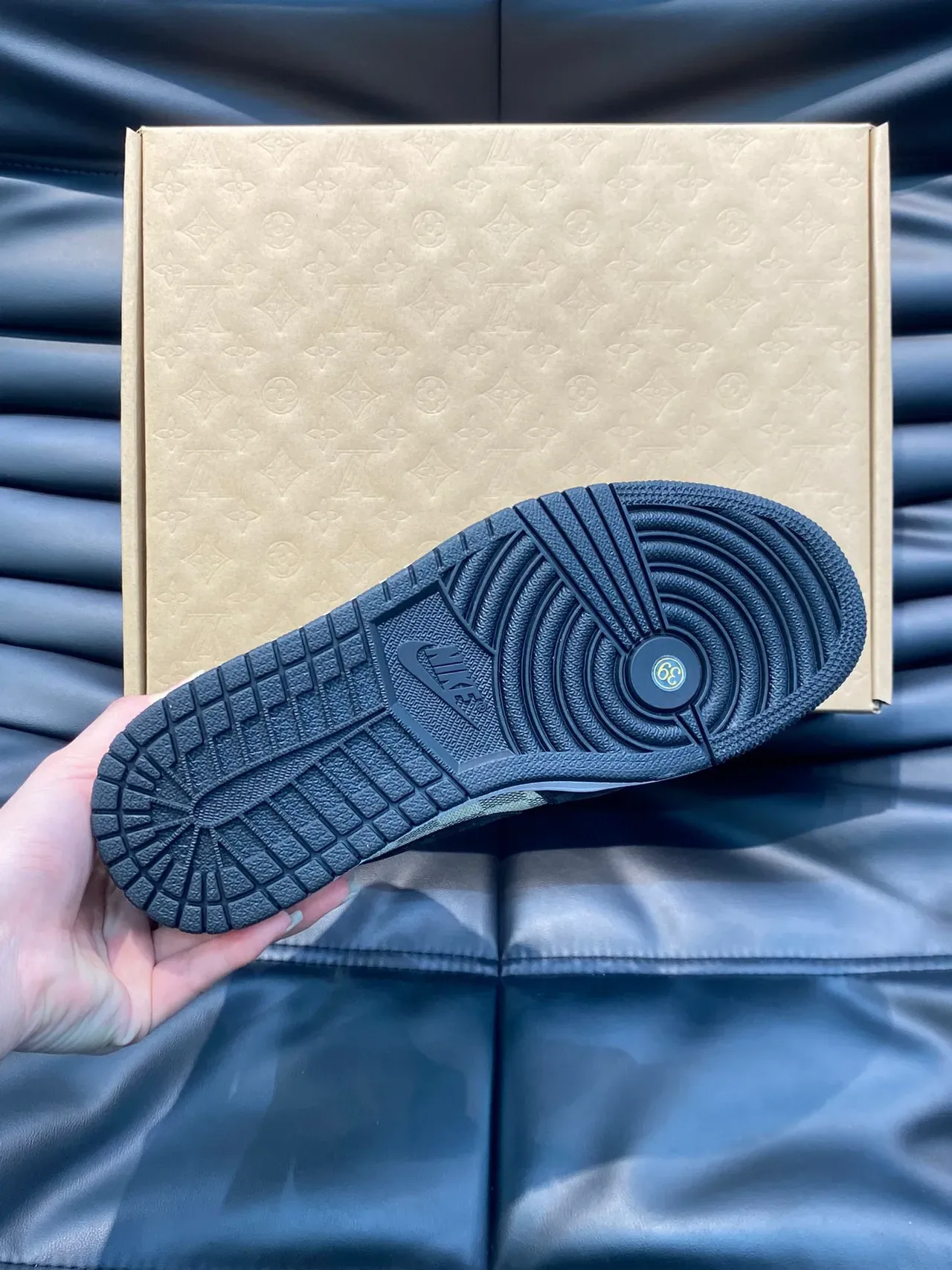 Nike Air Jordan 1 High Monogram Checkerboard Tênis de Basquete 2
