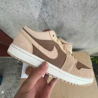 Nike Air Jordan 1 Low Bege Marrom Camurça Lifestyle Tênis