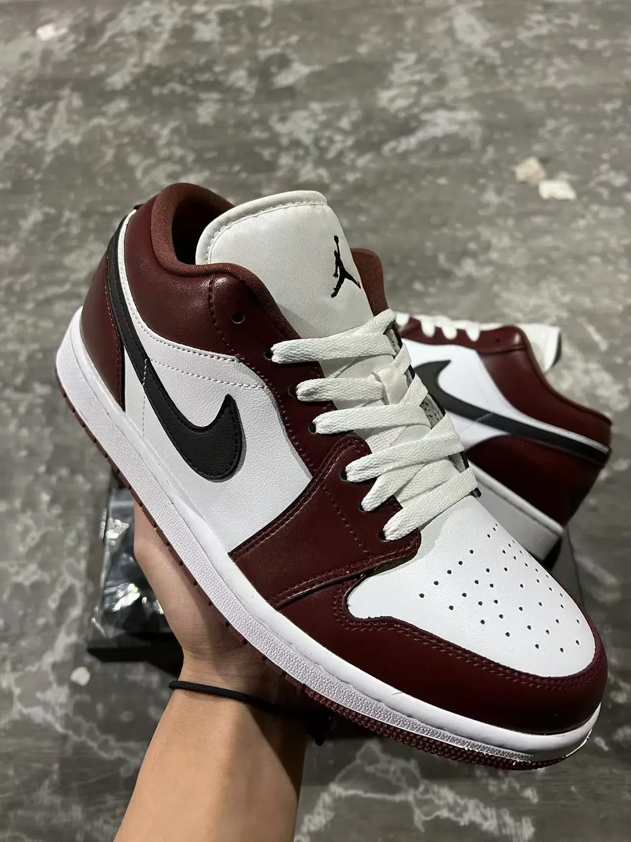 Nike Air Jordan 1 Low Bordeaux Blanc Noir Chaussures Lifestyle 2