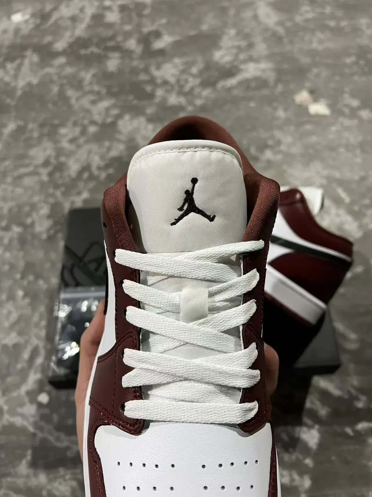 Nike Air Jordan 1 Low Bordeaux Blanc Noir Chaussures Lifestyle 4