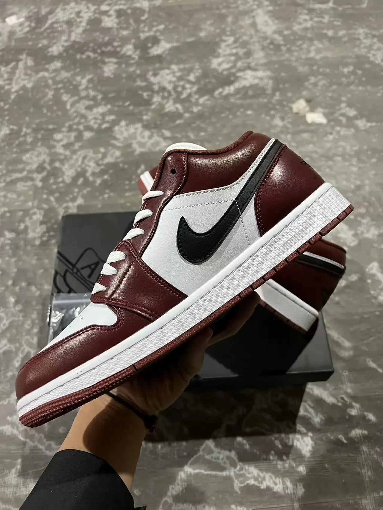 Nike Air Jordan 1 Low Bordeaux Blanc Noir Chaussures Lifestyle 5