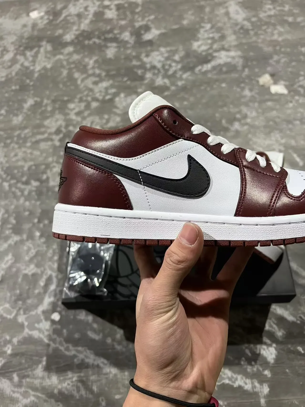 Nike Air Jordan 1 Low Bordeaux Blanc Noir Chaussures Lifestyle 7