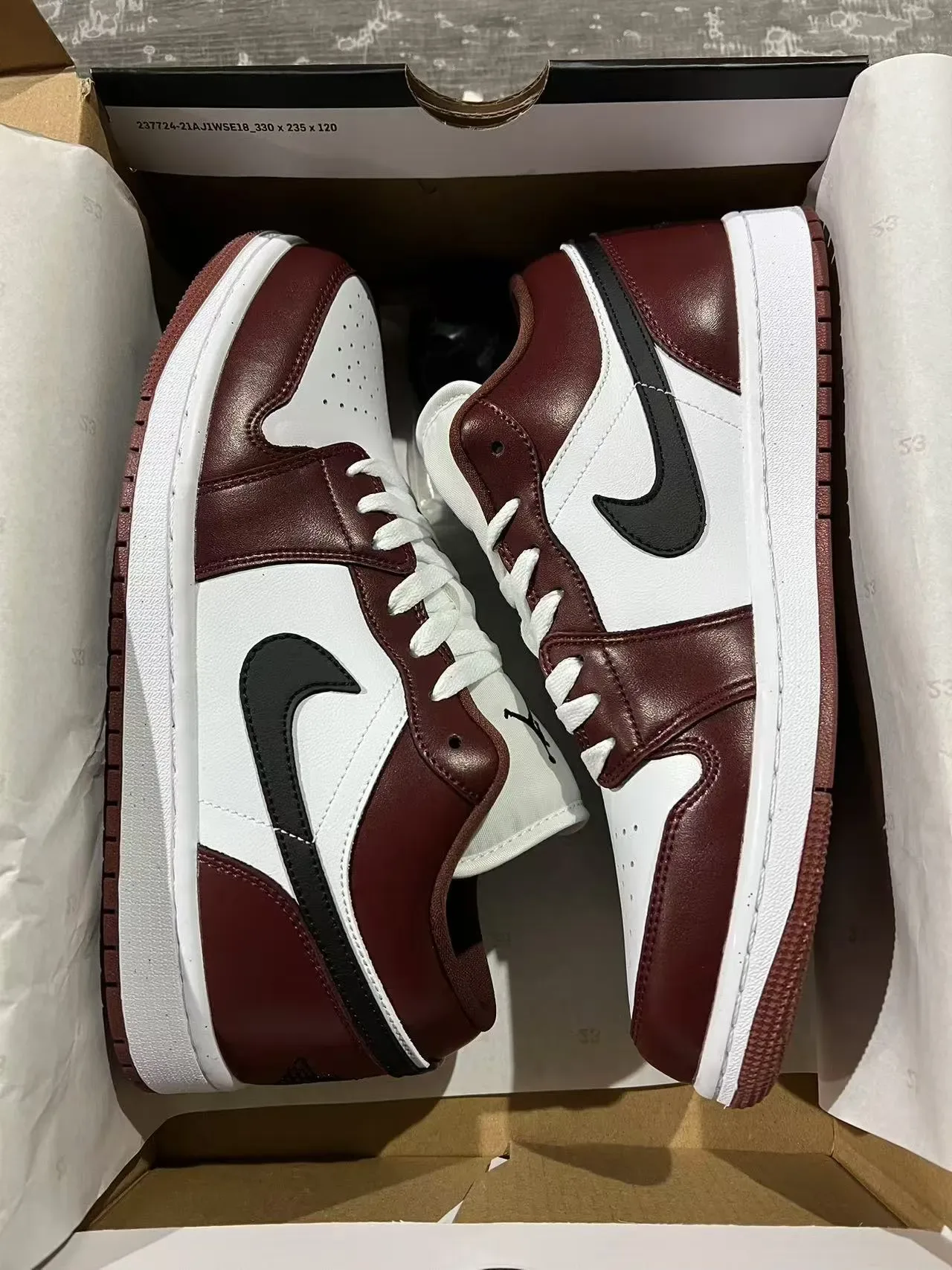 Nike Air Jordan 1 Low Bordeaux Blanc Noir Chaussures Lifestyle 9