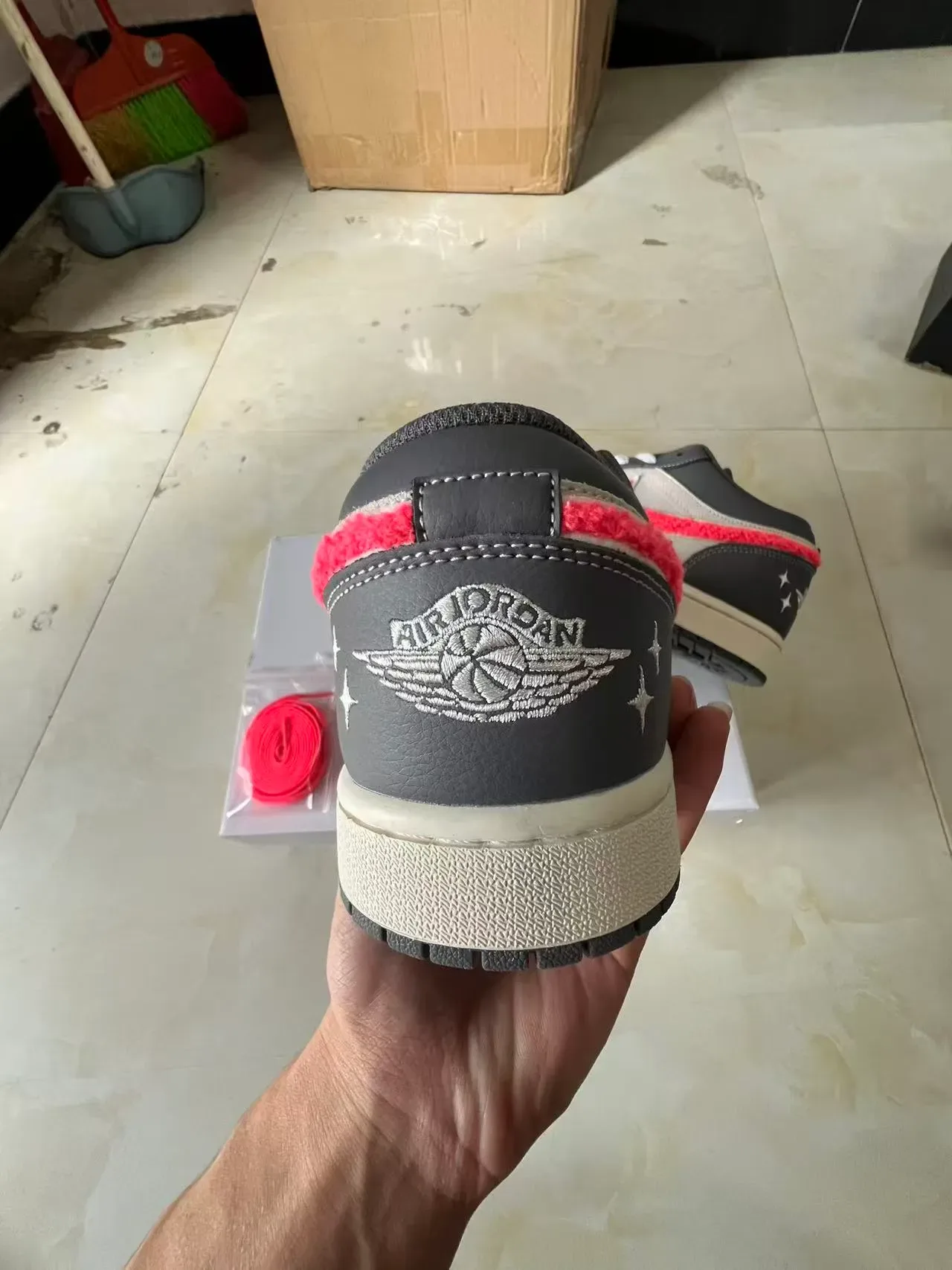 Nike Air Jordan 1 Low Tênis Lifestyle Rosa Cinza Peludo 8