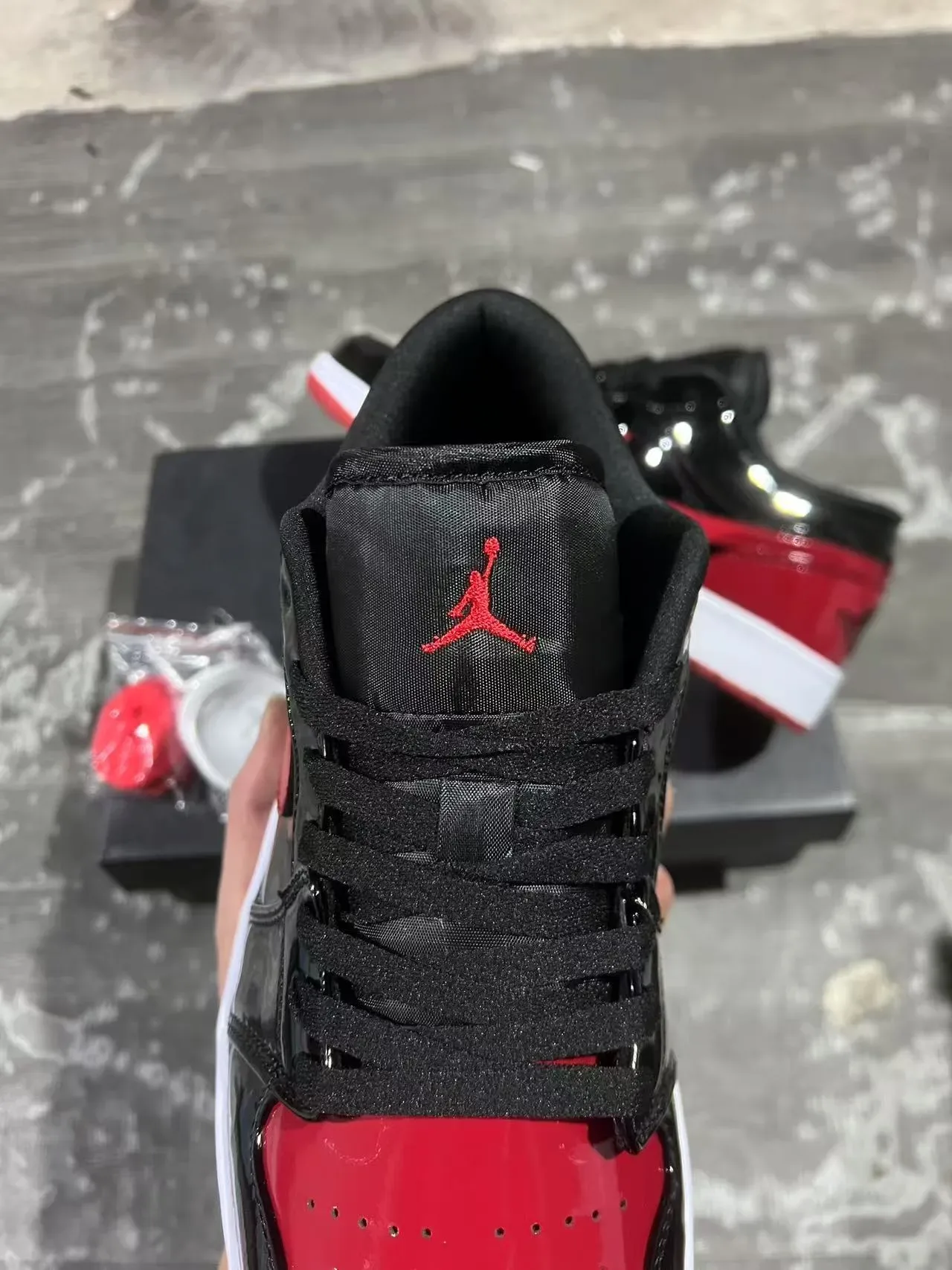 Nike Air Jordan 1 Low Noir Rouge Brillant sneakers lifestyle 4