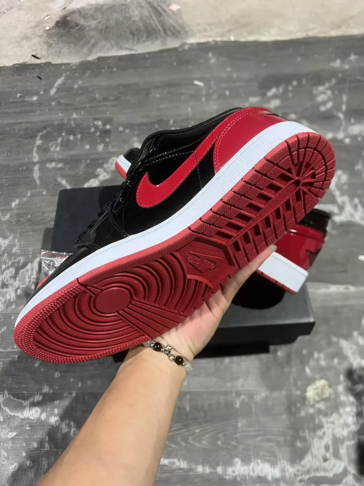 Nike Air Jordan 1 Low Noir Rouge Brillant sneakers lifestyle 6