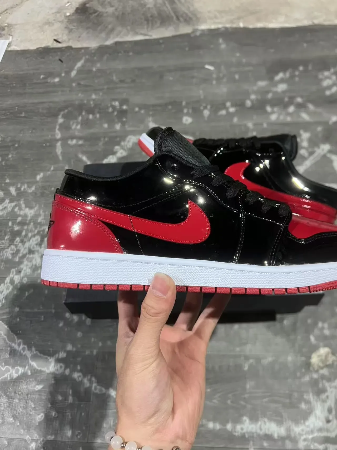 Nike Air Jordan 1 Low Noir Rouge Brillant sneakers lifestyle 7