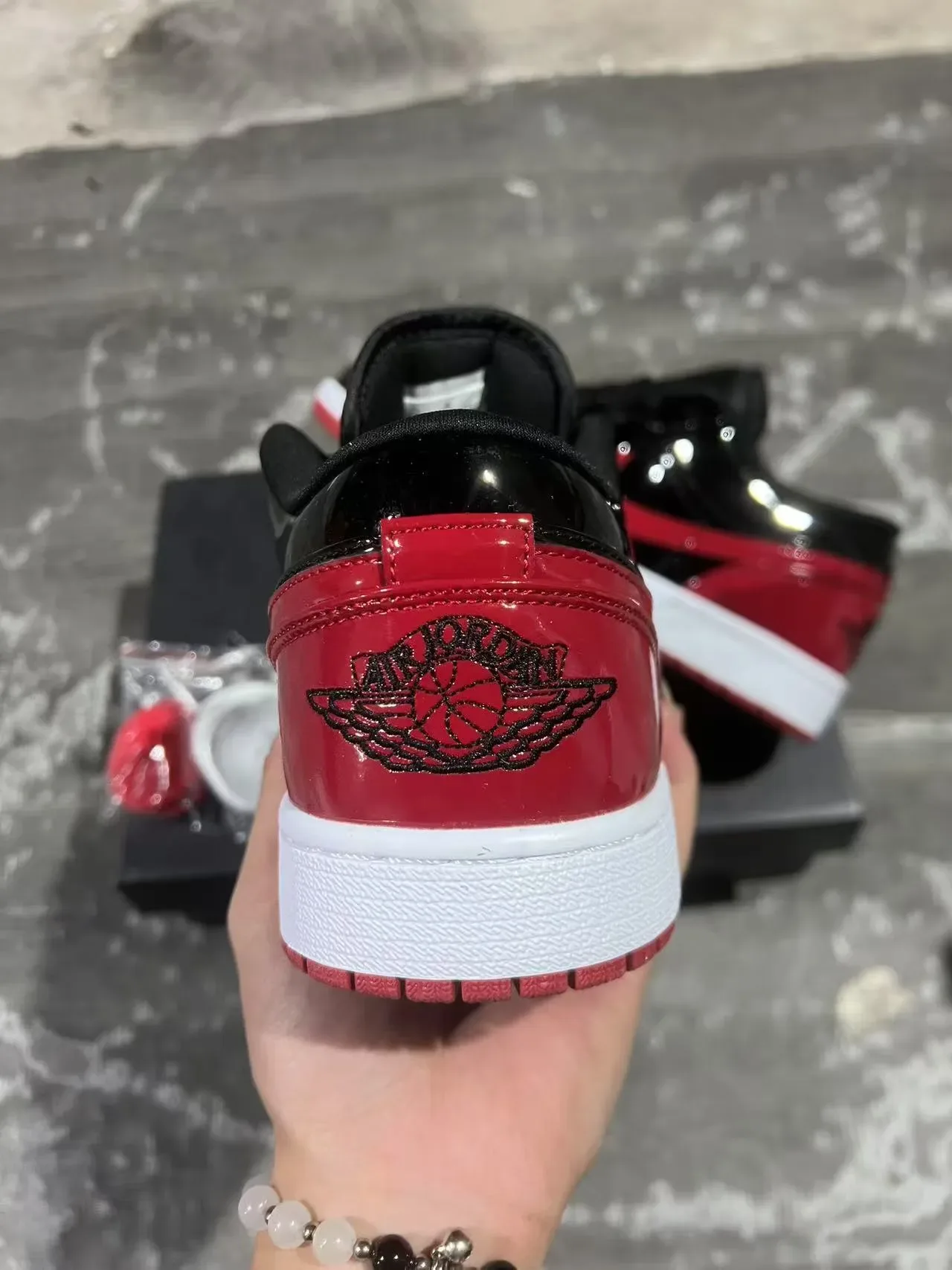 Nike Air Jordan 1 Low Noir Rouge Brillant sneakers lifestyle 8