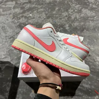 耐克 Air Jordan 1 Low 粉色点缀生活方式运动鞋