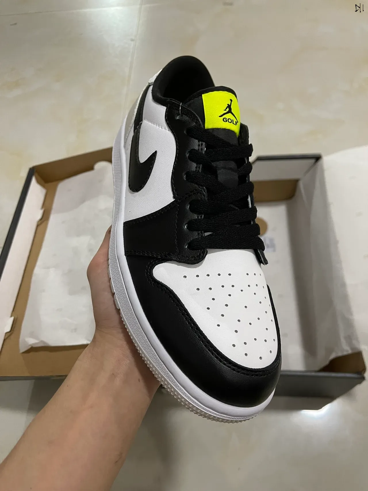 Nike Air Jordan 1 Tênis Lifestyle Branco Preto Amarelo Neón 2