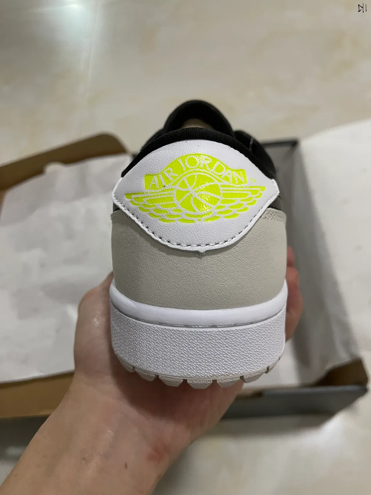 Nike Air Jordan 1 Tênis Lifestyle Branco Preto Amarelo Neón 6