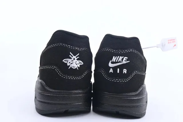 Nike Air Max 1 All-Black Contrast-Stitched Lifestyle Sneakers 17
