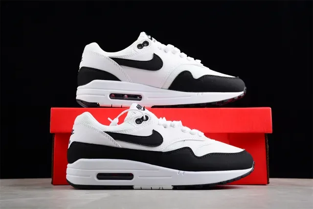 Nike Air Max 1 White Black Lifestyle Sneakers 15