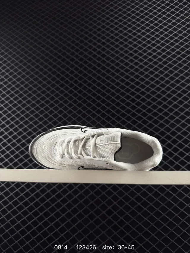 Nike Air Max Plus White Black Lifestyle Sneakers 4