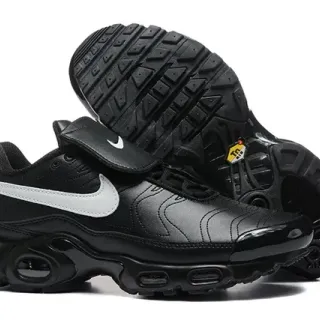 Nike Air Tuned Max Black and White Lifestyle Sneakers