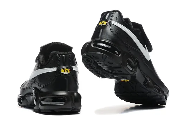 Nike Air Tuned Max Black and White Lifestyle Sneakers 9