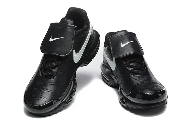Nike Air Tuned Max Black and White Lifestyle Sneakers 10