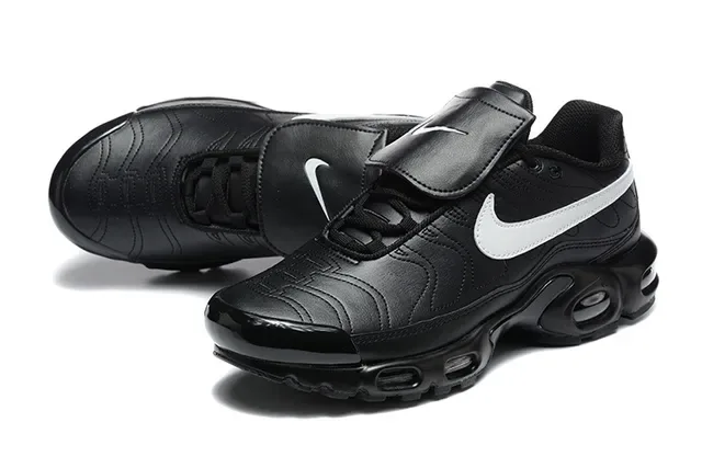 Nike Air Tuned Max Black and White Lifestyle Sneakers 11