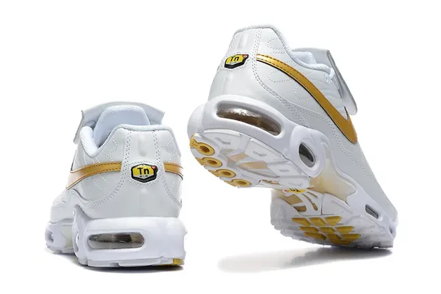 Nike Air Tuned Max Black and White Lifestyle Sneakers 14