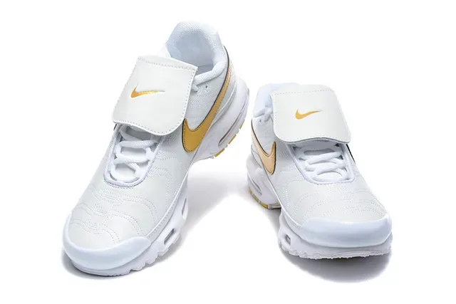 Nike Air Tuned Max Black and White Lifestyle Sneakers 15
