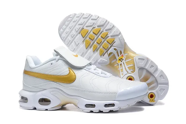 Nike Air Tuned Max Black and White Lifestyle Sneakers 16