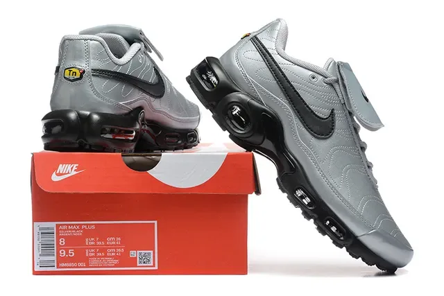 Nike Air Tuned Max Black and White Lifestyle Sneakers 19