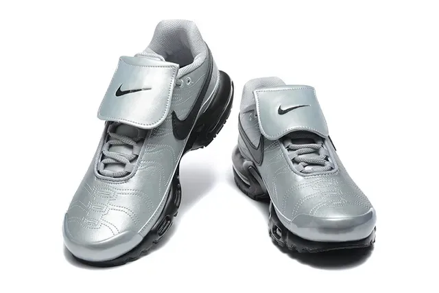 Nike Air Tuned Max Black and White Lifestyle Sneakers 21