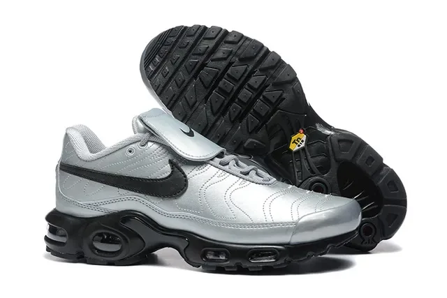 Nike Air Tuned Max Black and White Lifestyle Sneakers 22